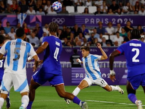 Del anticipo para el gol a los 4 minutos, a la increíble falla de Simeone con el arco vacío: las jugadas destacadas de Argentina-Francia en los Juegos Olímpicos