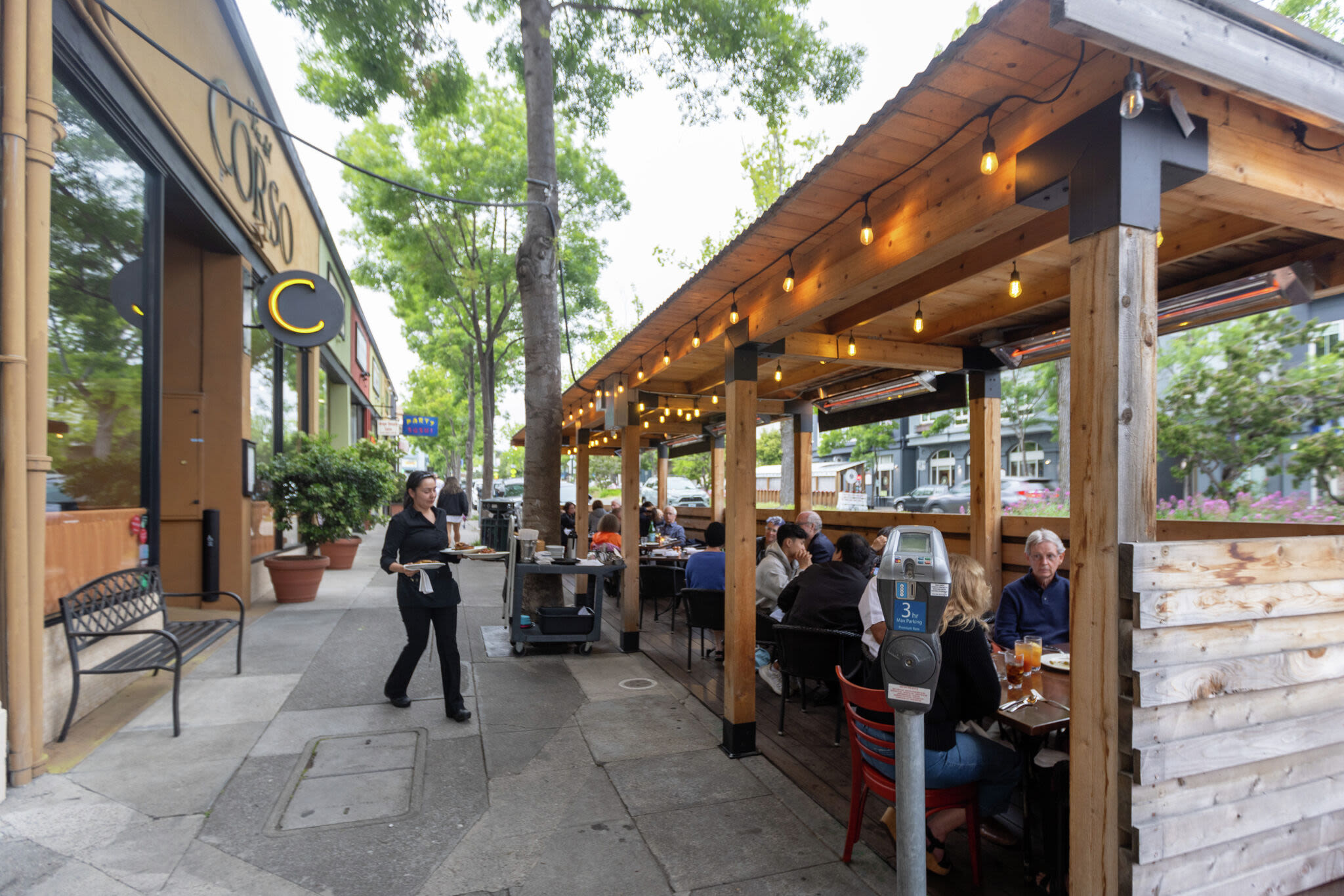 Berkeley to charge restaurants thousands to keep parklets