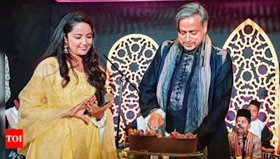 A sufiyaana shaam for Shashi Tharoor | Events Movie News - Times of India