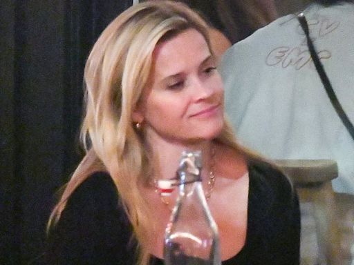 Reese Witherspoon matches lookalike daughter Ava Phillippe at dinner