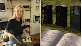La curiosa afición de una estadounidense que recorre cementerios en busca de recetas