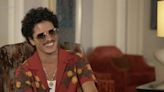 Bruno Mars diz que quer comemorar aniversário no Brasil em outubro durante turnê