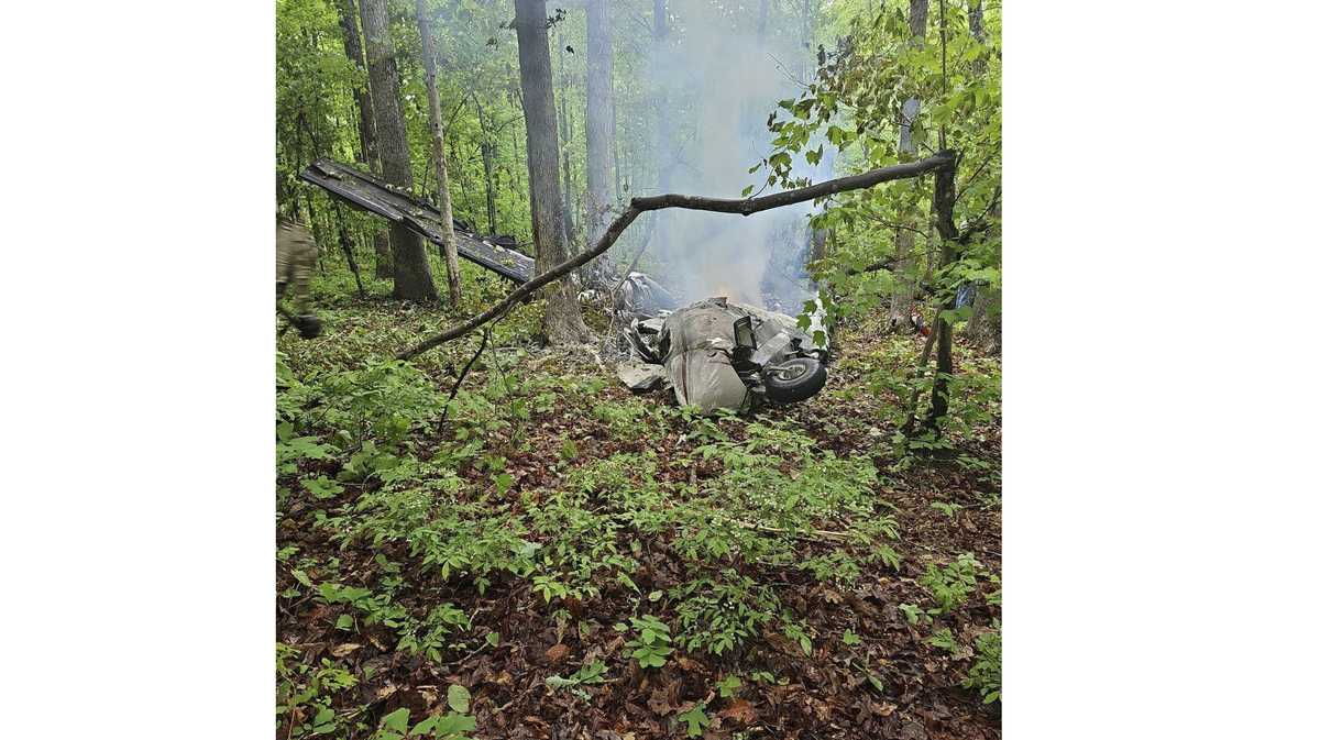 2 killed when plane headed to SC crashes, authorities say