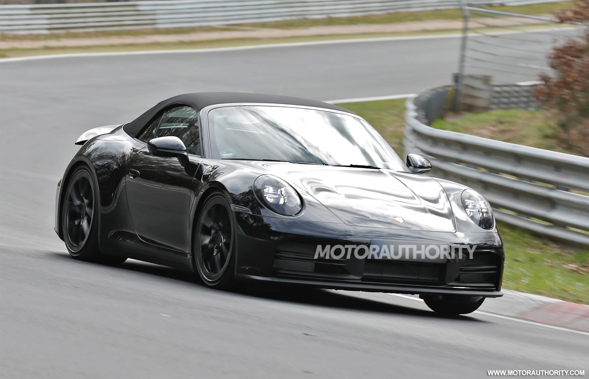 2025 Porsche 911 Cabriolet caught on video