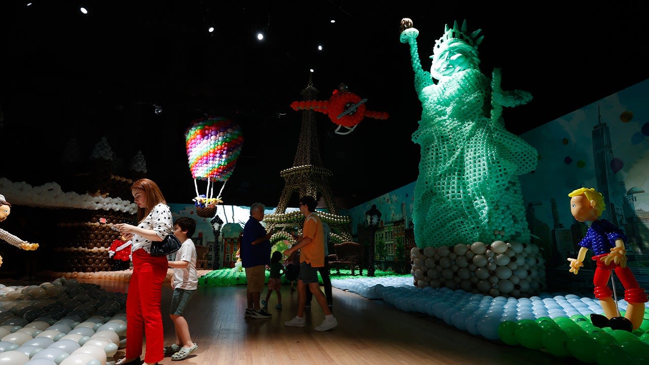 'Balloon Story' takes flight at NYC's Park Avenue Armory