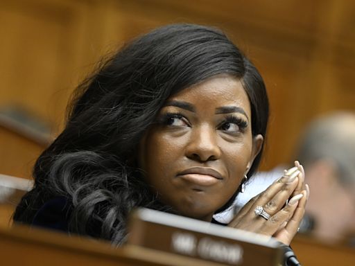 Rep. Jasmine Crockett delivered an epic clapback to Marjorie Taylor Greene’s insult because Jasmine Crockett is about that life