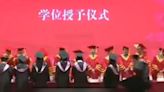 上海復旦大學畢典揮拳毆師！台生申請北大研究所 校方：未錄取│TVBS新聞網