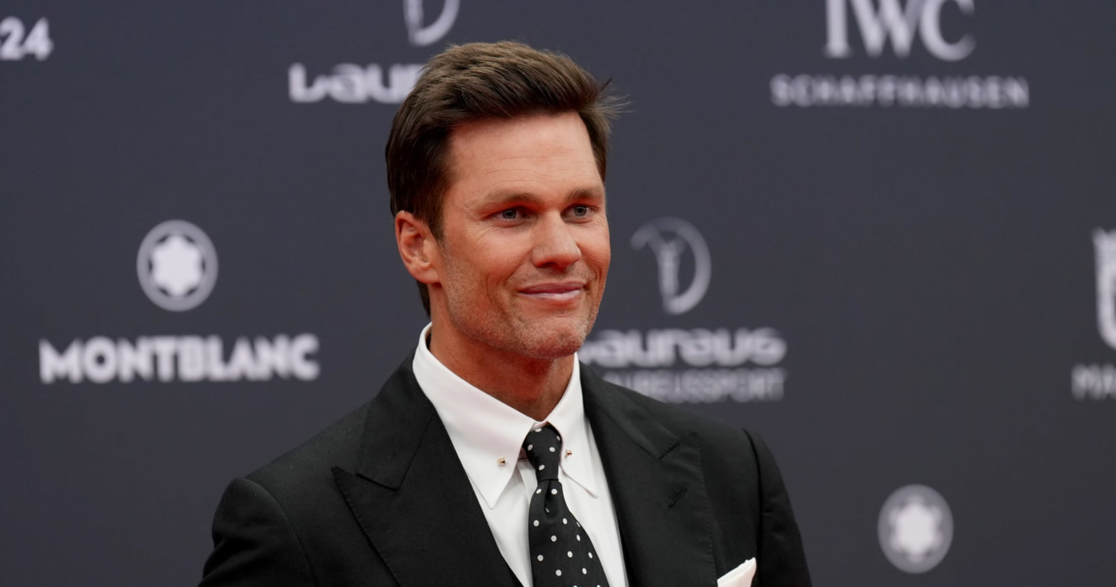 Tom Brady to Be Roasted by Randy Moss, Gronk, Bledsoe, Edelman for Netflix Special