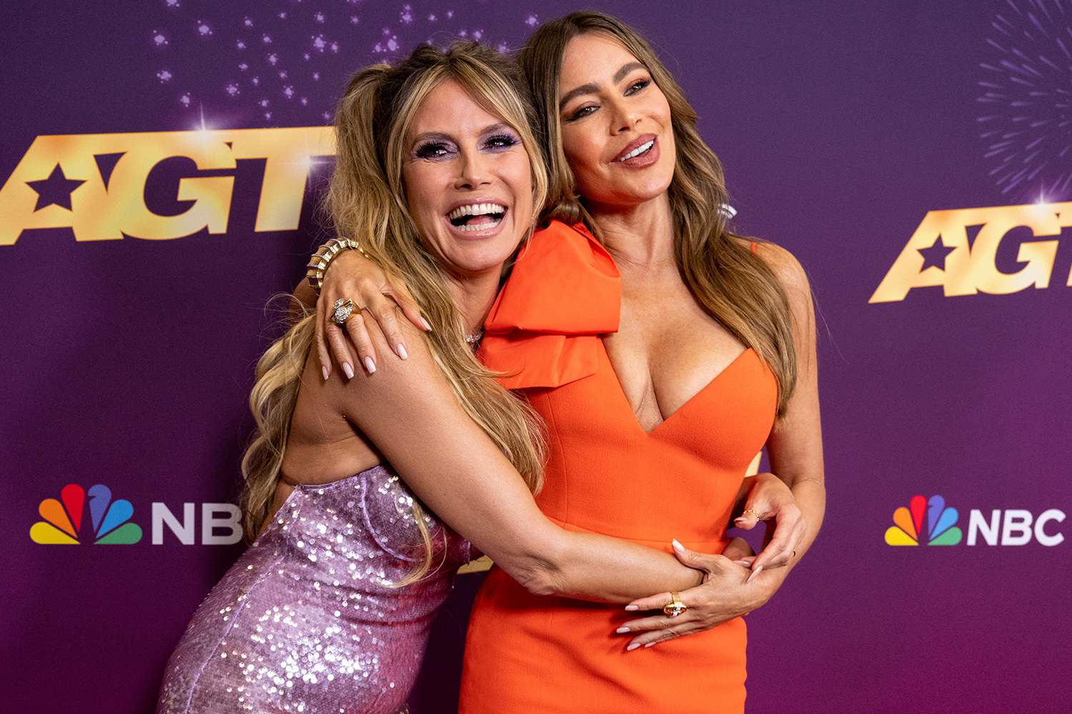 Heidi Klum and Sofía Vergara Snuggle Up on the Red Carpet, Plus Ryan Reynolds, Oprah Winfrey and More