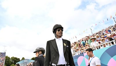El rapero Snoop Dogg se disfraza de jinete en Versalles