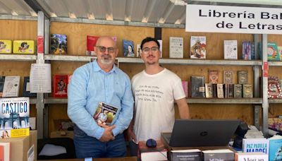 Una feria de libro llena de jóvenes