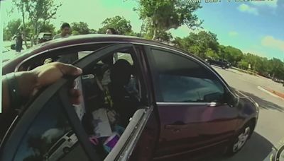 En video: El heroico rescate a una bebé que quedó encerrada en un auto en medio de altas temperaturas