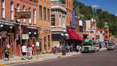 A look at South Dakota's top sightseeing destinations: Mount Rushmore, Badlands and more