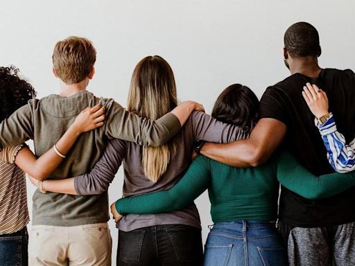 Los increíbles beneficios para la salud de un abrazo: ¿Cuántos se aconsejan dar en un día?