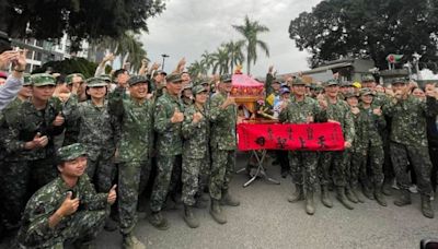 阿兵哥告白喊1句話！白沙屯媽祖「聽了急轉彎」 停駕砲兵營區10分鐘