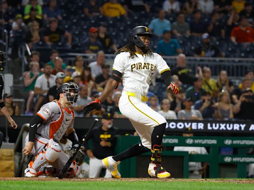 Oneil Cruz breaks records with multiple hits over 120 mph while lifting Pirates past Giants in extra innings