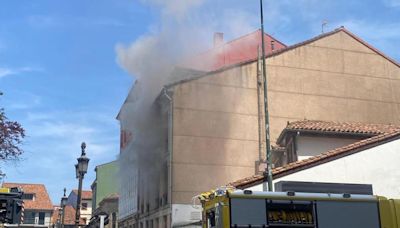 Expectación en el Carbayedo por un incendio en una vivienda