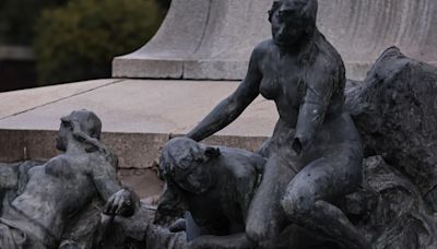 Estatuas amputadas y vandalismo: el robo del bronce alcanzó al Monumento de los Españoles