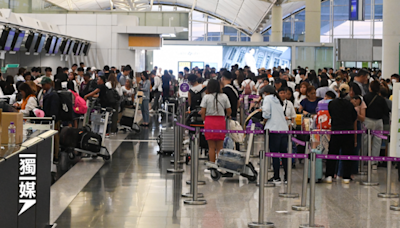 微軟系統故障 香港快運櫃位大排長龍 深圳旅客：或不再來港搭飛機