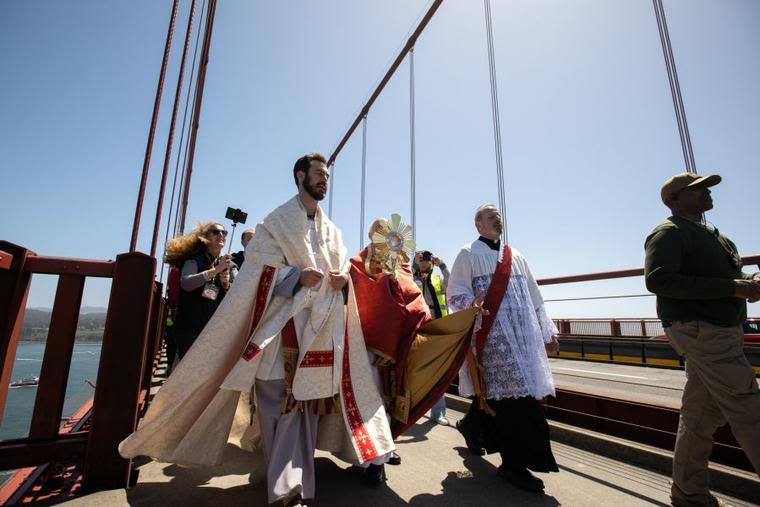 PHOTOS: Jesus Crosses the Golden Gate Bridge at Start of National Eucharistic Pilgrimage