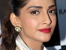 Sonam Kapoor brings her fashion game forward, dons gender-neutral outfit