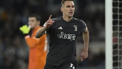 Juventus requires a late goal to beat Lazio 3-2 on aggregate and reach the Italian Cup final