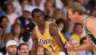 Lakers Legend Reluctantly Chooses Larry Bird Over LeBron James