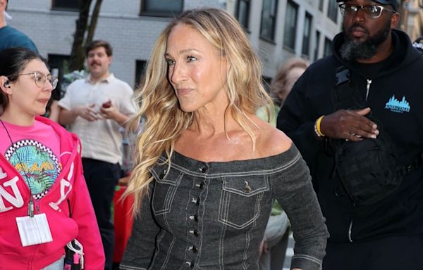 Sarah Jessica Parker Elevates the 2024 Capri Pants Trend With an Off-the-Shoulder Top