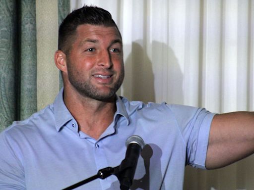 Tim Tebow has prayer brunch in Fort Myers. See photos and what the former UF quarterback said