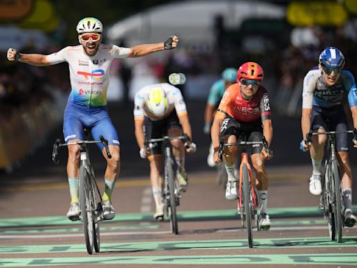 Francés Anthony Turgis gana la novena etapa en un frenético domingo en el Tour de Francia