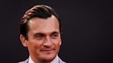 El actor Rupert Friend (Asteroid City), en la nueva entrega de Jurassic World