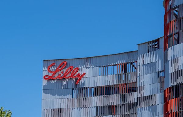 Eli Lilly’s Alzheimer’s drug to face safety, dosing scrutiny from FDA advisers