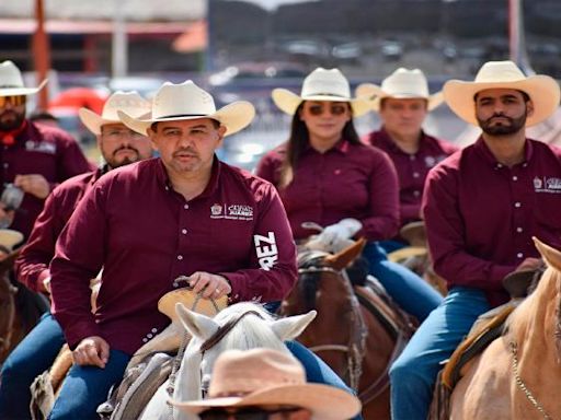 “Parral con usted”; aplauden a Cruz en Cabalgata Villista