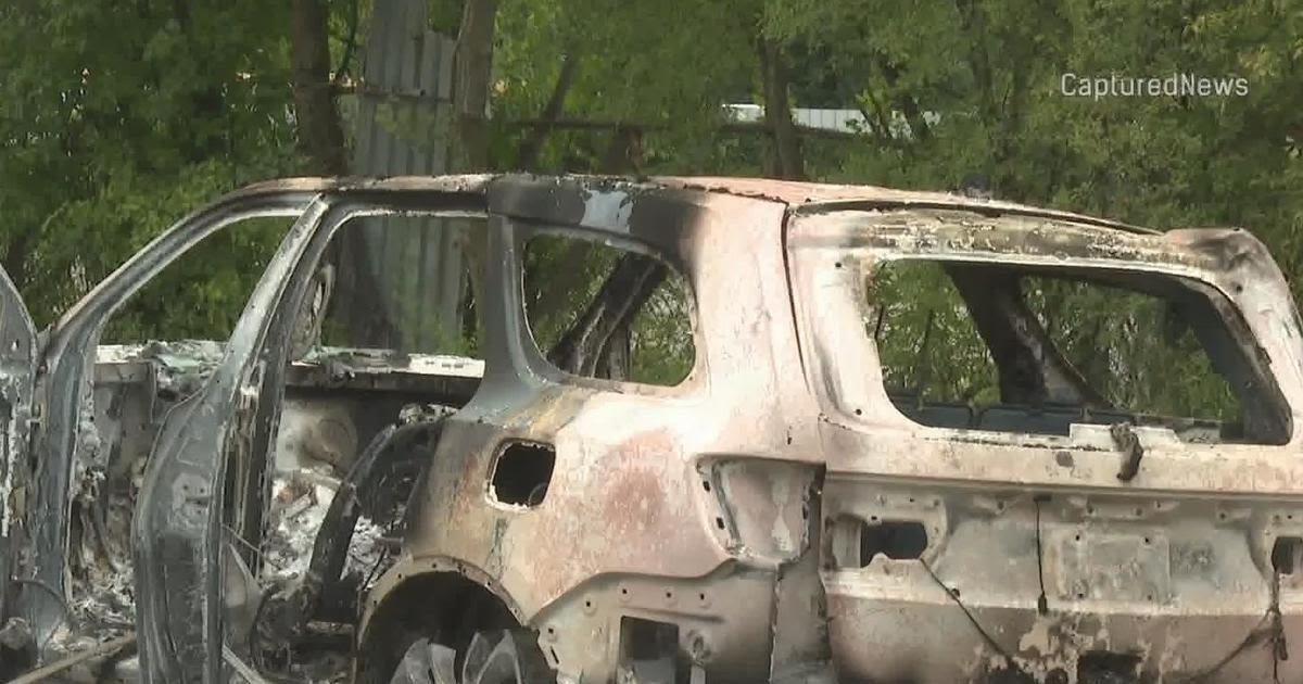 Getaway vehicle found torched after fatal shooting of Chicago postal worker