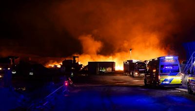 El incendio de Zonzamas, en Lanzarote, se da por extinguido pero solo en superficie