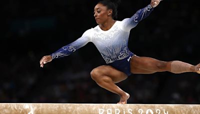 Simone Biles slips off balance beam during final to miss Olympic medal at 2024 Paris Games
