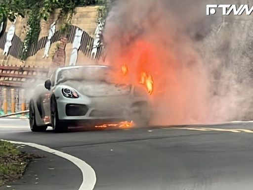 駕跑車苗栗訪友突竄煙！450萬保時捷燒毀 駕駛乘客驚險逃命