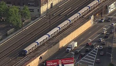 Suspenden servicio de trenes en Penn Station por líneas eléctricas caídas