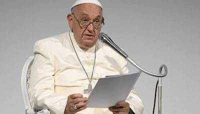 El Papa lamenta que la democracia "no goza de buena salud" y critica las tentaciones "populistas"