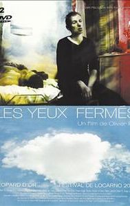 Les yeux fermés