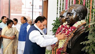 BJP leaders pay floral tributes to Mookerjee on birth anniversary