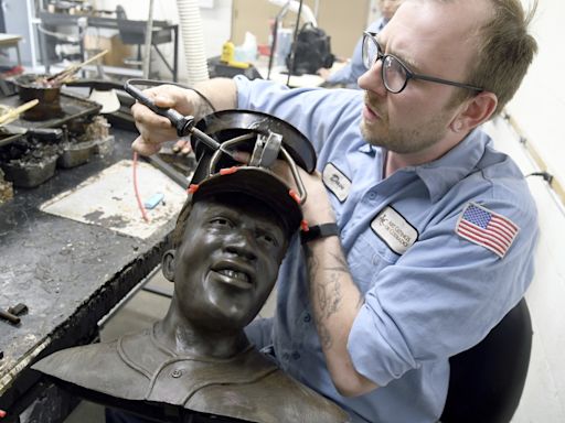 Jackie Robinson is rebuilt in bronze in Colorado after theft of statue from Kansas park