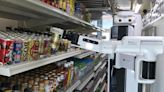 超商店員工作量激省20%！ 日本「全家」機器人負責整排飲料區補貨