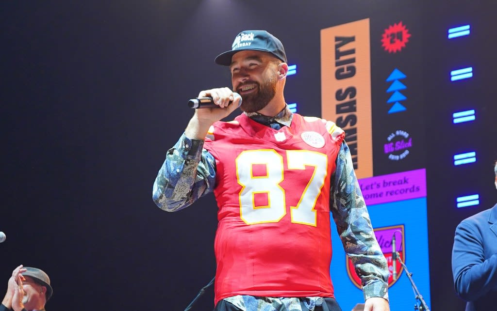 Travis Kelce dedicates karaoke contest win to Taylor Swift