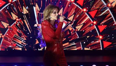 Lucía Méndez sufre caída durante su show en "Vedette"