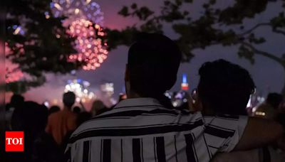 Fireworks light up the skies across the US as Americans endure searing heat to celebrate July Fourth - Times of India