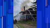 Crews extinguish Roanoke house fire