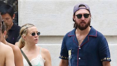 Kate Hudson & Fiancé Danny Fujikawa Hold Hands While Shopping in NYC