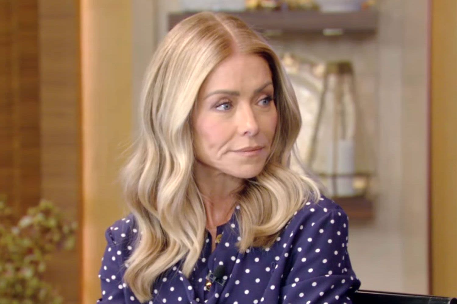 Kelly Ripa, 53, Ponders Abandoning Her Blonde as She Says Her Hair ‘Wants to Be Gray’