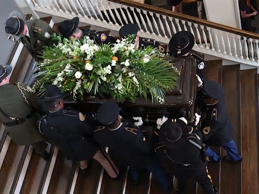 Florida Gov., U.S. Sen. Bob Graham lies in state at old Capitol